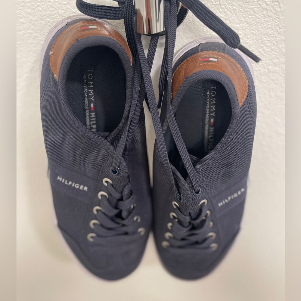 Tommy Hilfiger Men's Pandora Sneaker size 9 - Picture 3 of 5